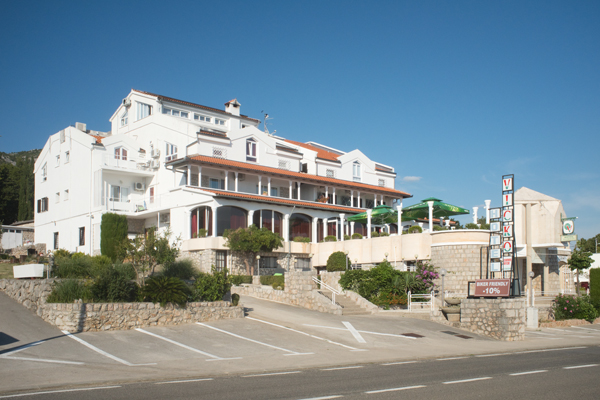 HR2020-0469.jpg HR2020-0469.jpg