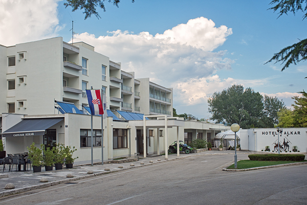 HR2020-1009.jpg HR2020-1009.jpg